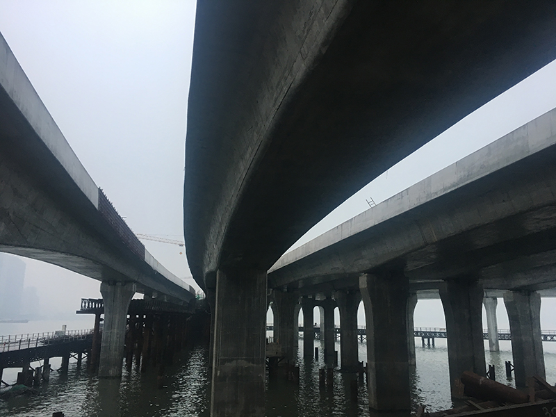 港珠澳大桥珠海连接线拱北湾大桥及匝道主体工程顺利完工