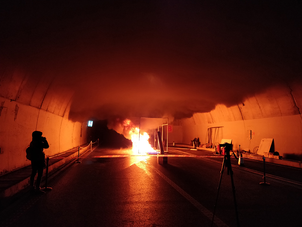 中心首次在运营隧道成功开展火灾排烟试验 积累技术引领的第一手宝贵数据