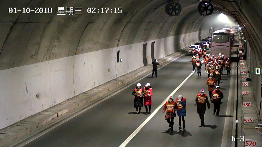 中心开展国内规模最大的在役公路隧道火灾事故人员疏散试验