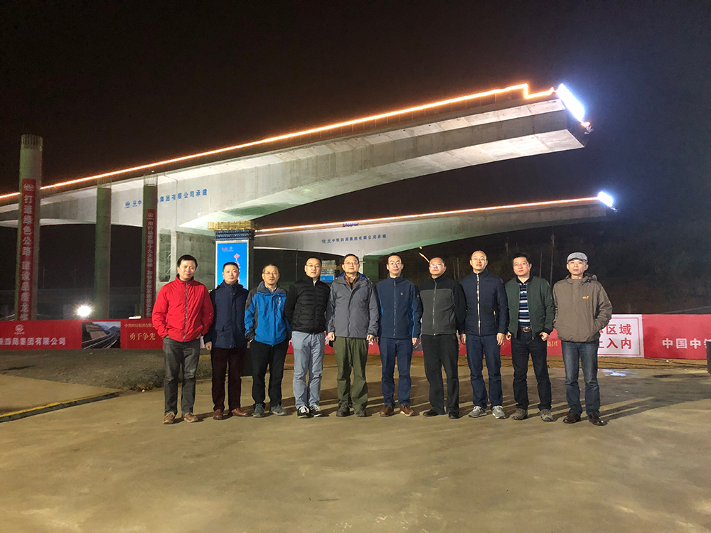 汕昆高速英红特大桥顺利完成转体施