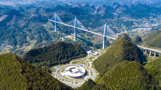 寻找观桥最美角度   打卡天空之桥观光服务区